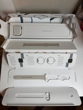 Apple Watch Series 7 (45mm) – Starlight Aluminum – Cellular – With Charger & Box